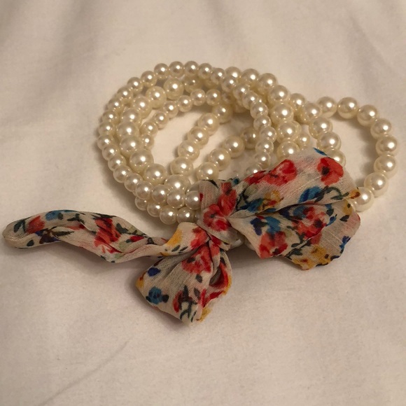 Forever 21 Fake Pearl Bracelets - Picture 2 of 2